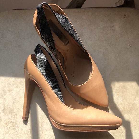 BCBG Pumps - Picture 2 of 3